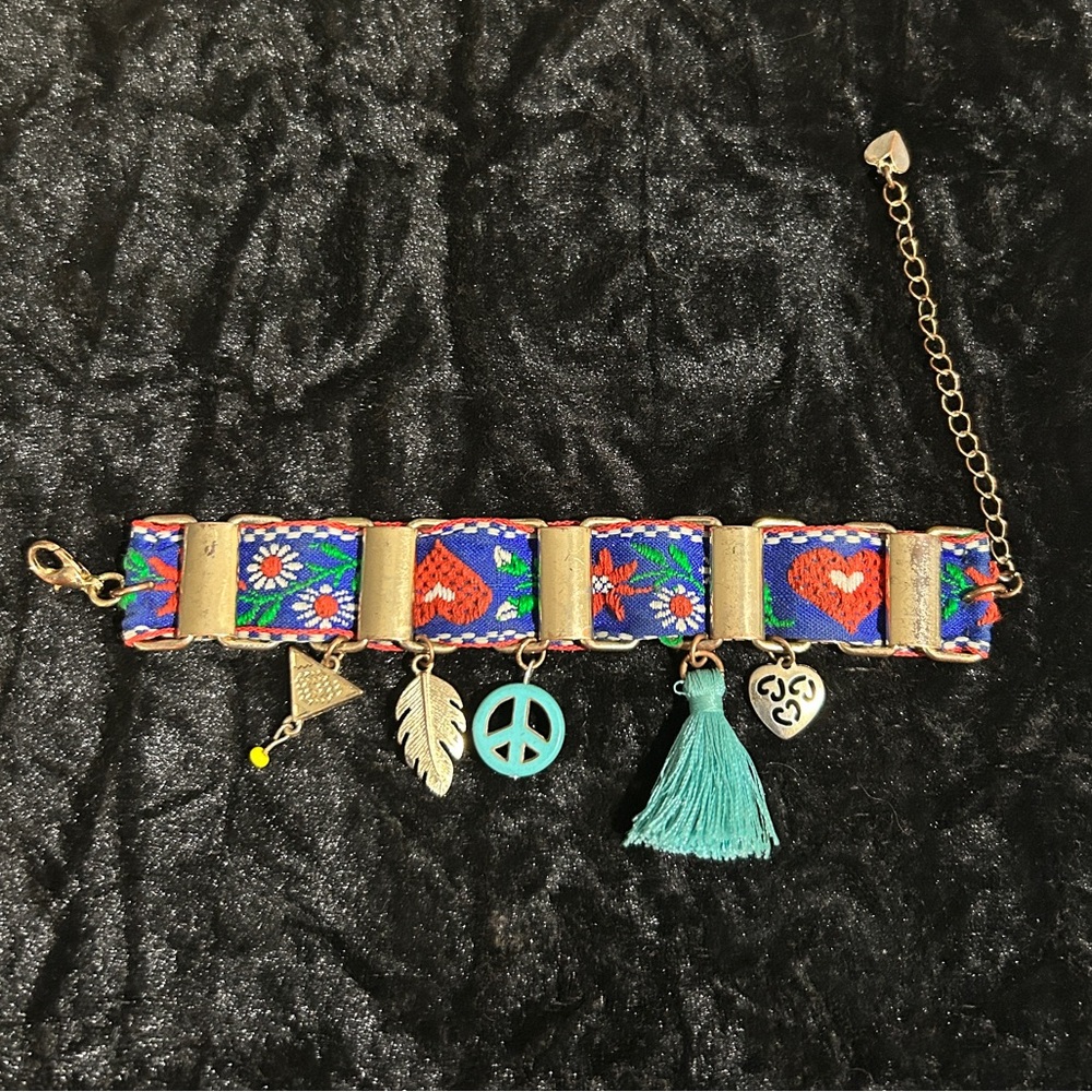 🍓Vintage jacquard bracelet with tassels and charms
